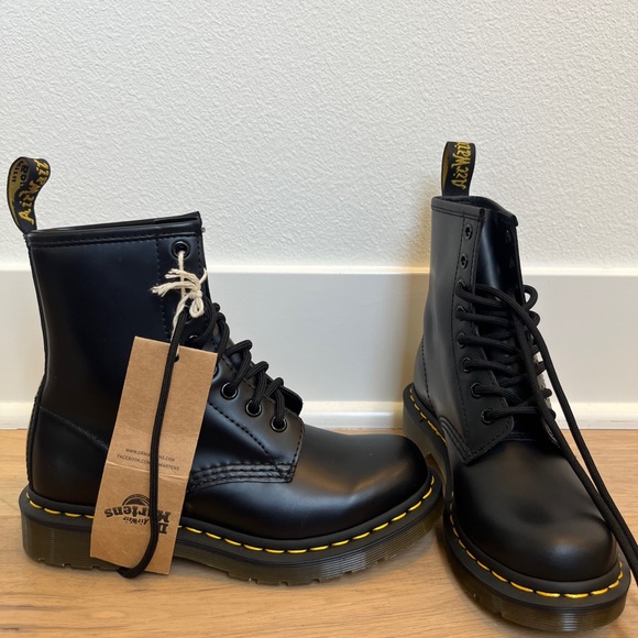 Doc Marten Womens Lace up boots black size 5 - Picture 1 of 4